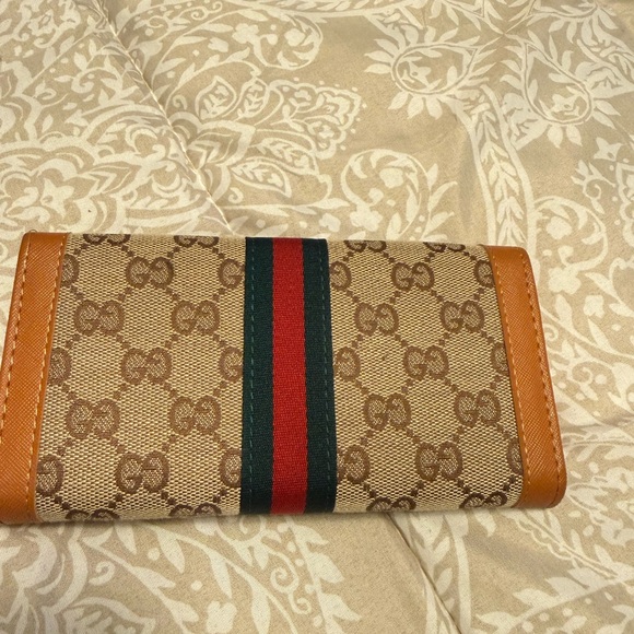 Gucci Tan and Brown Women's Wallet with Gold Accents - Picture 2 of 10